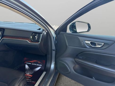 Used 2021 Volvo S60 T5 Momentum w/ Premium Package FWD image 19