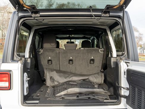 Used 2023 Jeep Wrangler Unlimited Sport image 9