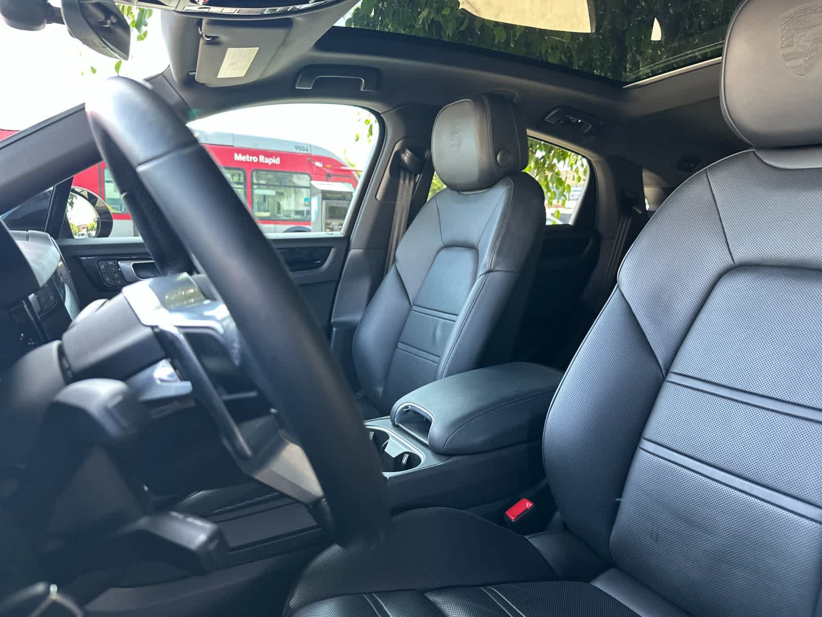 Certified 2023 Porsche Cayenne Coupe AWD/4WD image 5