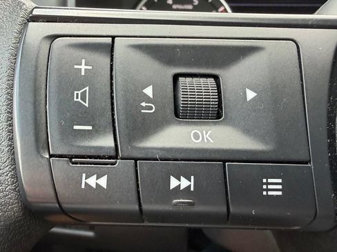Used 2024 Nissan Rogue SV FWD image 23