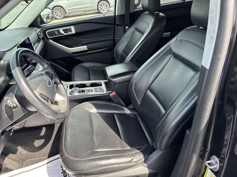 Used 2021 Ford Explorer XLT w/ Equipment Group 202A image 11