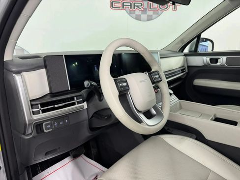 Used 2025 Hyundai Santa Fe SEL AWD/4WD image 10