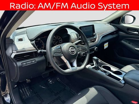 Used 2024 Nissan Altima 2.5 SV FWD image 9
