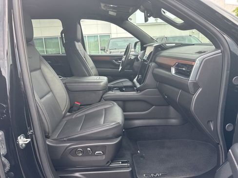 Used 2025 GMC Yukon XL Denali AWD/4WD image 15