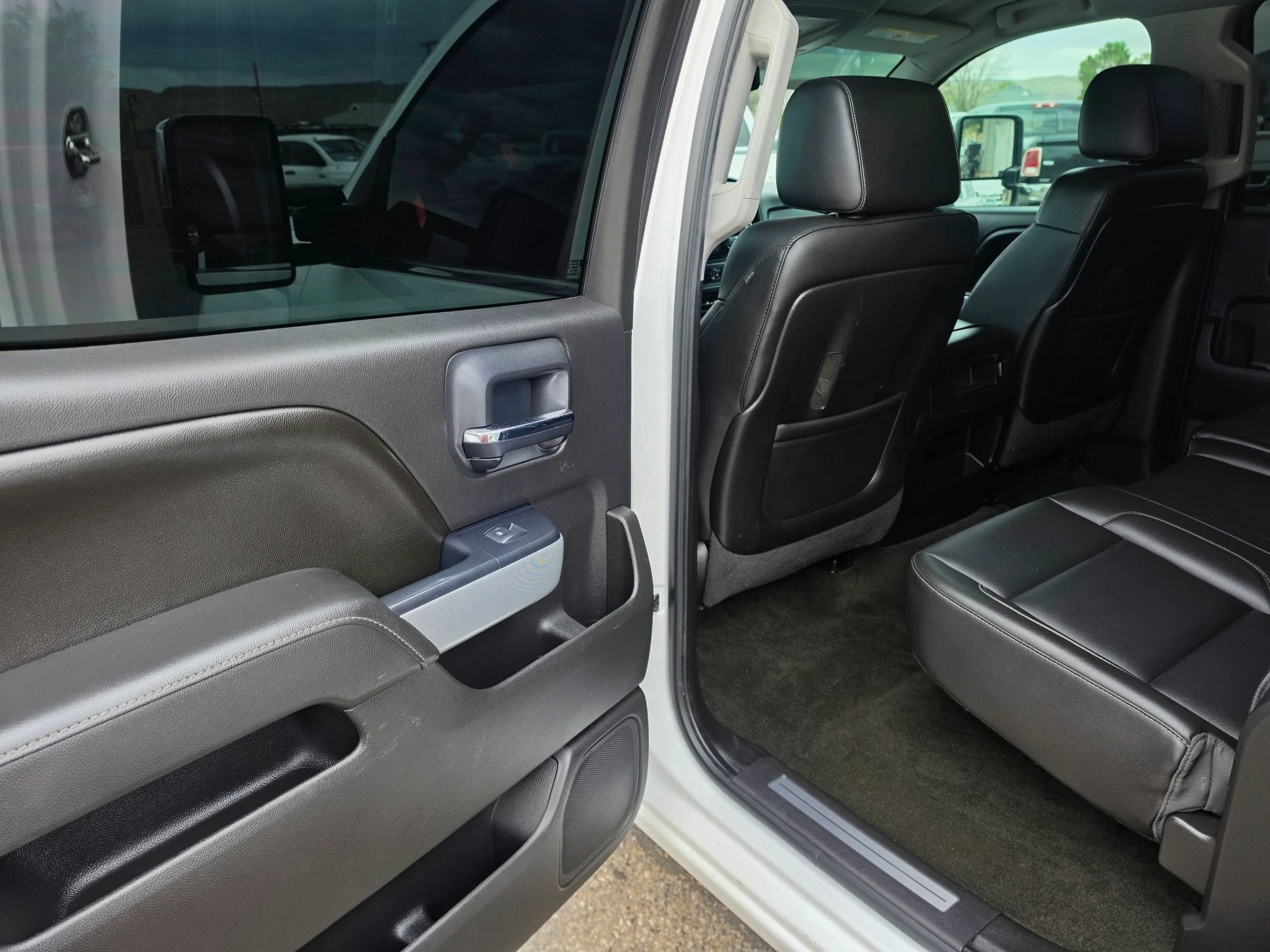 Used 2015 Chevrolet Silverado 2500 LTZ w/ Duramax Plus Package AWD/4WD image 17