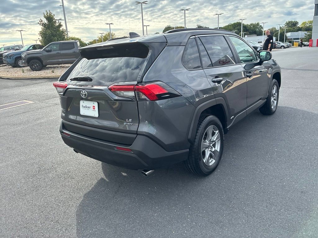 Used 2025 Toyota RAV4 LE AWD/4WD image 8