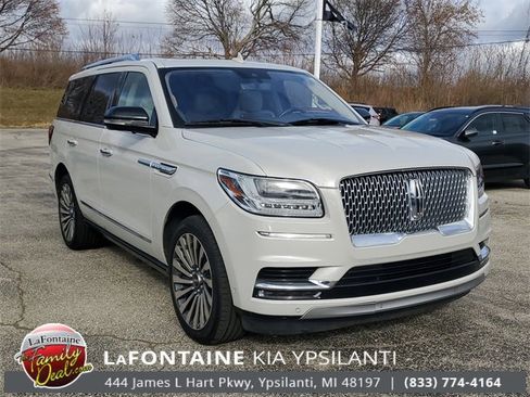 Used 2019 Lincoln Navigator Reserve image 3