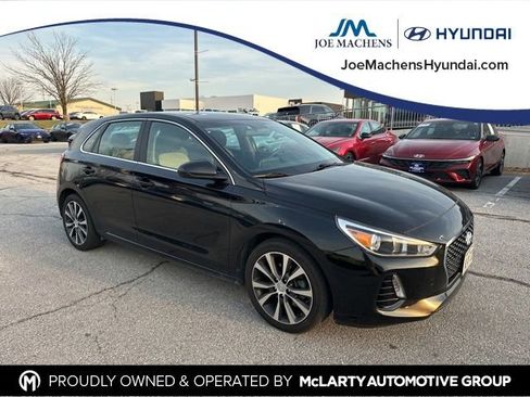 Used 2020 Hyundai Elantra GT image 3