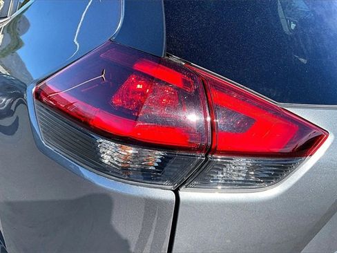 Used 2020 Nissan Rogue SL w/ Premium Package image 23