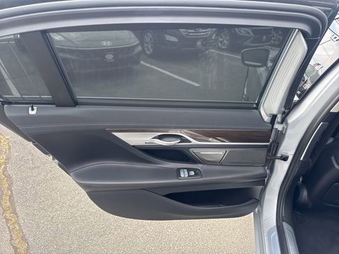 Used 2020 BMW 740i RWD image 32
