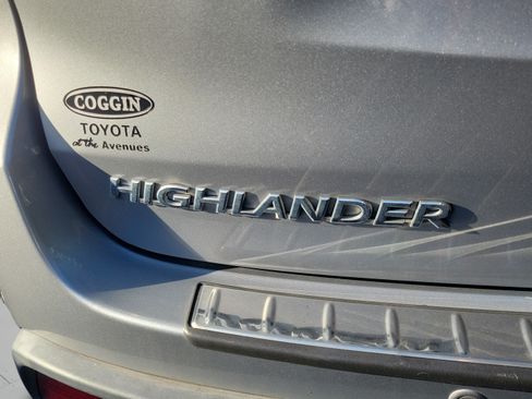 Used 2015 Toyota Highlander Limited Platinum AWD/4WD image 24