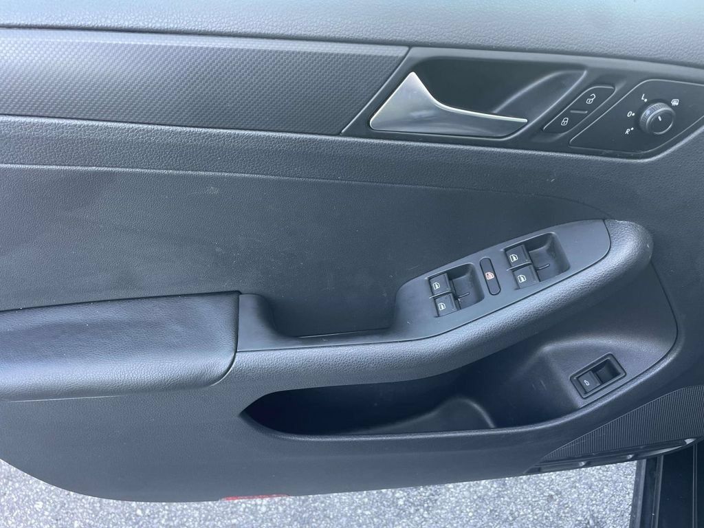 Used 2015 Volkswagen Jetta S FWD image 17