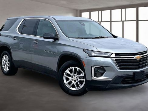 Used 2023 Chevrolet Traverse LS FWD image 12