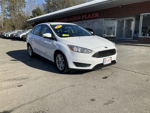 Used 2017 Ford Focus SE w/ Cold Weather Package image 3