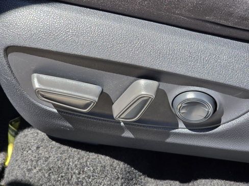 Used 2025 Toyota RAV4 XLE FWD image 28