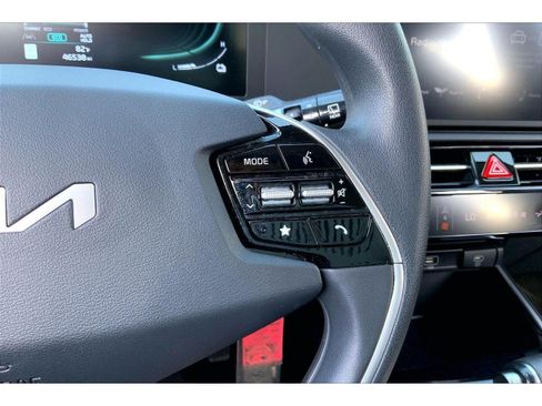 Used 2024 Kia Niro LX FWD image 17
