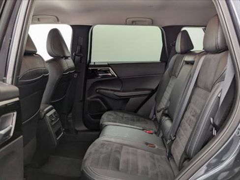 Used 2024 Mitsubishi Outlander SE image 17