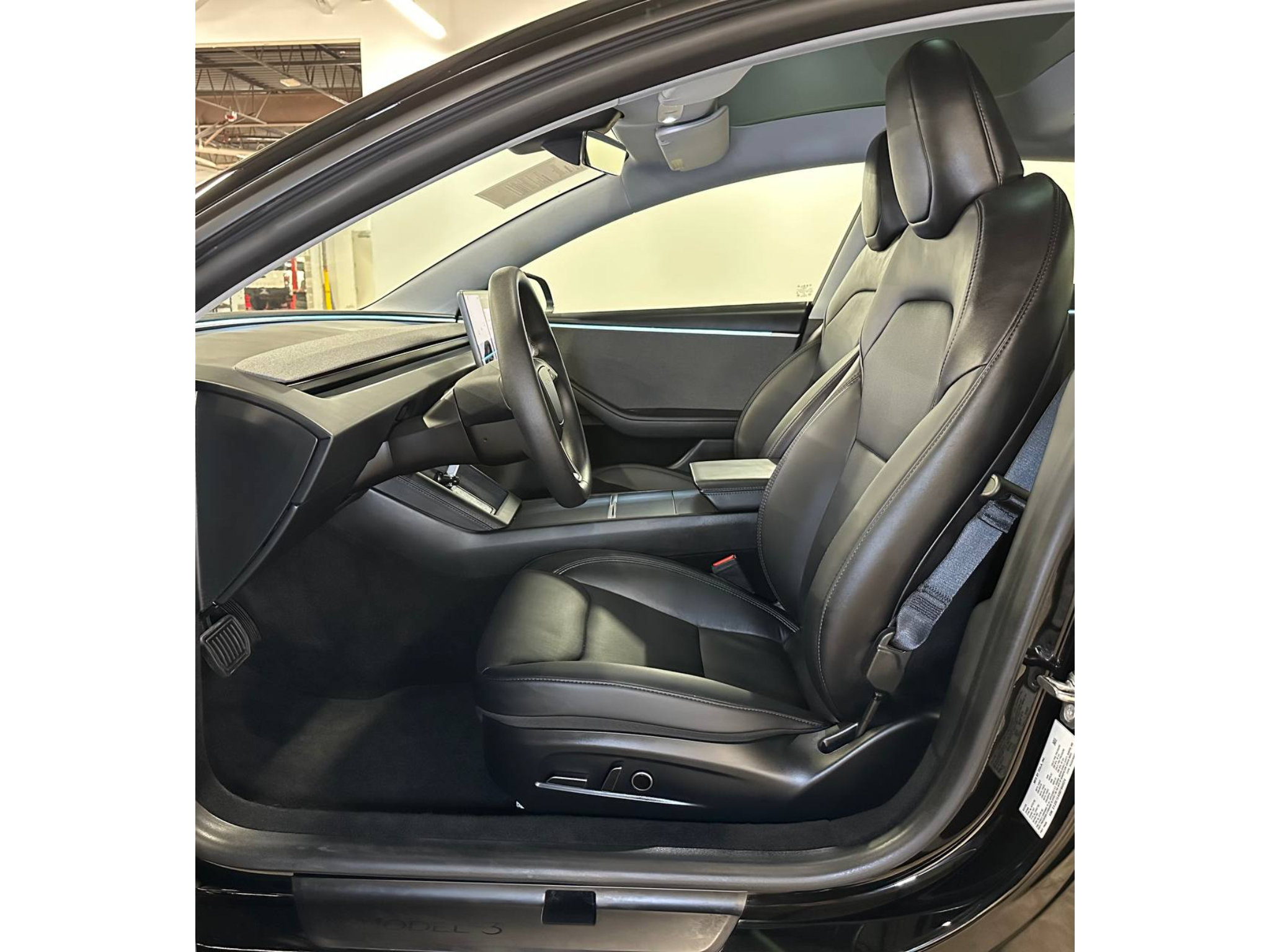 Used 2025 Tesla Model 3 RWD image 18