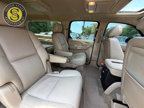 Used 2011 Cadillac Escalade ESV Premium AWD/4WD image 19