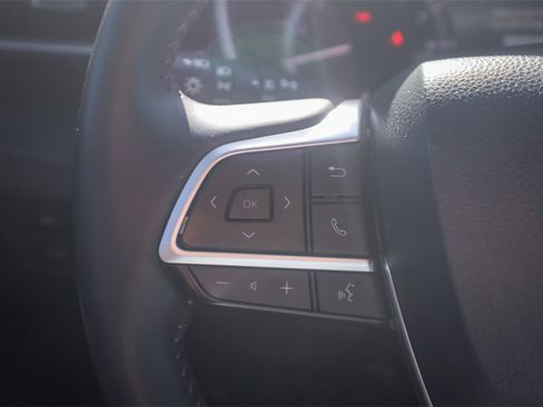 Used 2024 Toyota Highlander XSE image 12