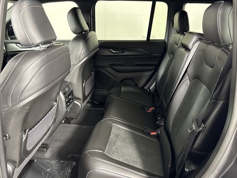 New 2025 Jeep Grand Cherokee Altitude image 14