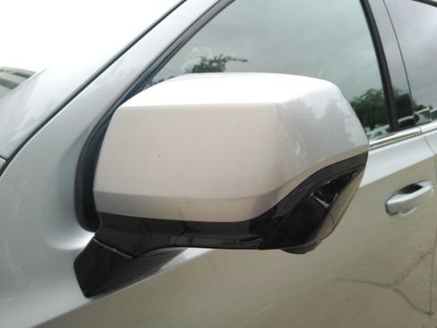 Used 2025 Chevrolet Tahoe LT RWD image 17