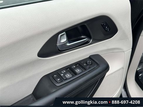 Used 2019 Chrysler Pacifica Limited image 18