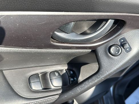Used 2019 Nissan Rogue Sport S w/ Appearance Package AWD/4WD image 7