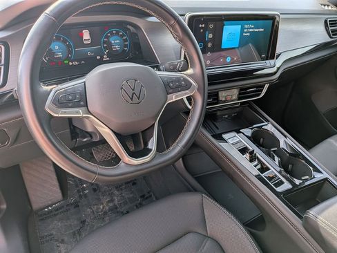 Used 2025 Volkswagen Atlas Cross Sport SE FWD image 13