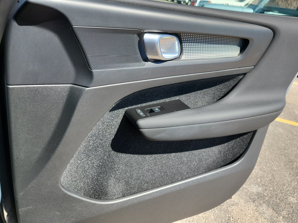 Used 2021 Volvo XC40 T5 R-Design w/ Climate Package AWD/4WD image 13