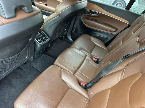 Used 2023 Volvo XC90 B6 Plus AWD/4WD image 11