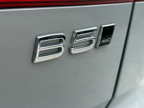 Certified 2024 Volvo XC60 B5 Plus w/ Protection Package Premier AWD/4WD image 9