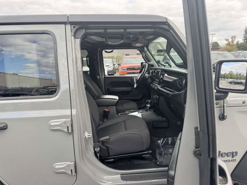 Used 2021 Jeep Wrangler Sport image 14