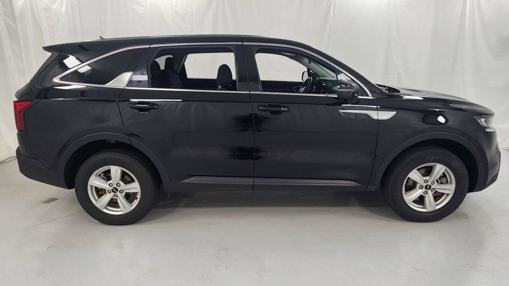 Used 2023 Kia Sorento LX AWD/4WD image 2