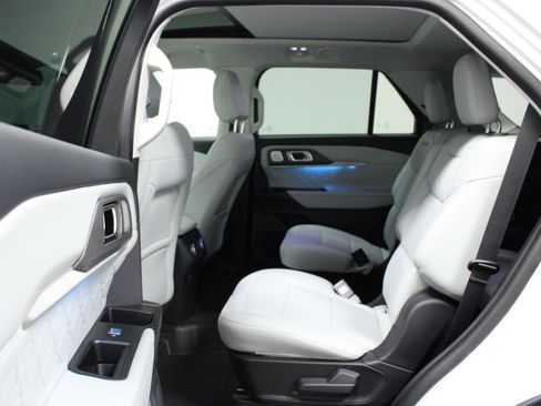 Used 2025 Ford Explorer Platinum w/ Ultimate Package image 13