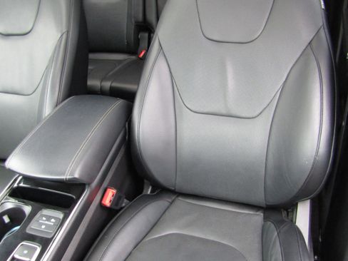 Certified 2019 Ford Edge Titanium w/ Equipment Group 301A image 13