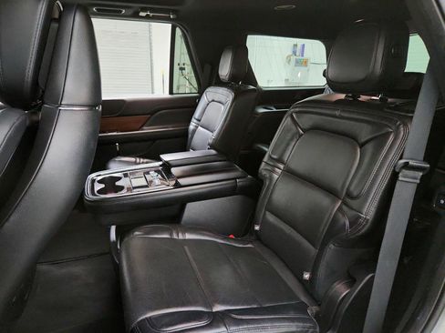 Used 2020 Lincoln Navigator Reserve image 24
