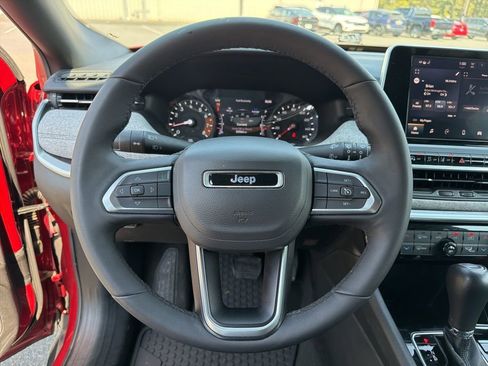 Used 2025 Jeep Compass Latitude w/ Sun & Sound Group AWD/4WD image 15