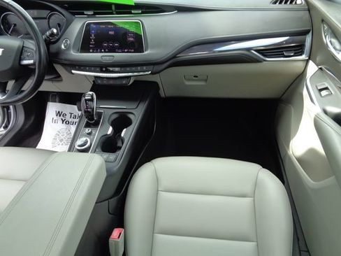Used 2021 Cadillac XT4 Luxury w/ Cold Weather Package FWD image 27