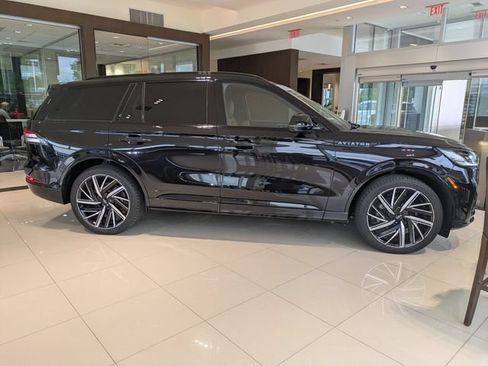 Used 2025 Lincoln Aviator Black Label w/ Jet Appearance Package AWD/4WD image 9