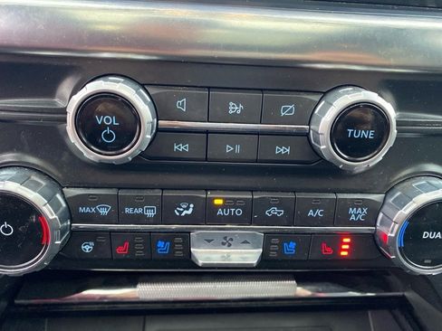 Used 2022 Ford F150 Lariat w/ Equipment Group 502A High image 16