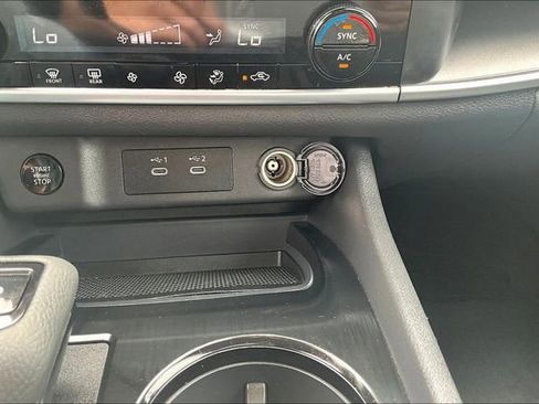Used 2025 Nissan Rogue SV AWD/4WD image 16