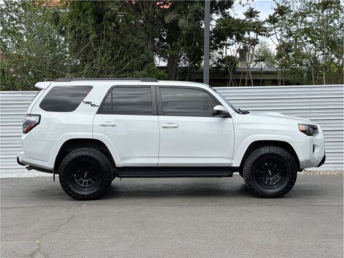 Used 2021 Toyota 4Runner TRD Off-Road image 9