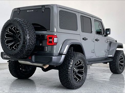 Used 2022 Jeep Wrangler Unlimited Sahara image 2