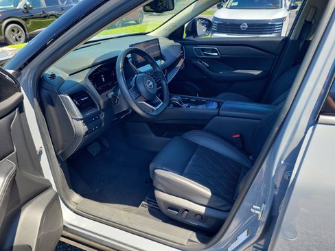 Certified 2024 Nissan Rogue Platinum w/ Platinum Premium Package FWD image 12