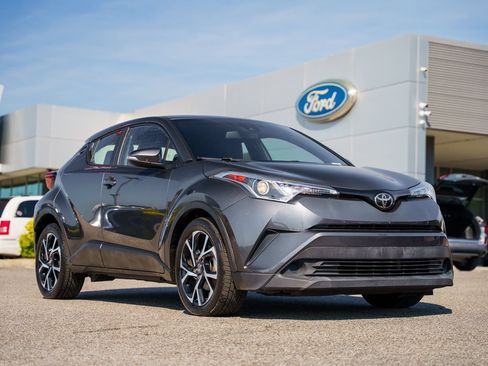Used 2018 Toyota C-HR XLE FWD image 1