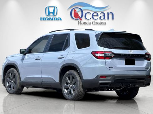 New 2026 Honda Pilot Sport image 3