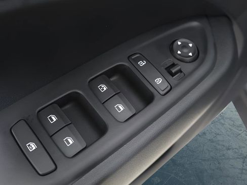 New 2025 Hyundai Venue Limited FWD image 23