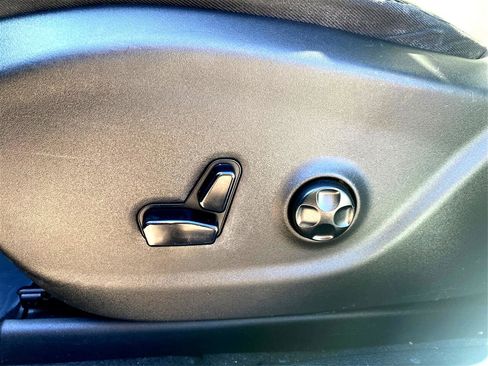 Used 2020 Jeep Cherokee Latitude Plus image 18