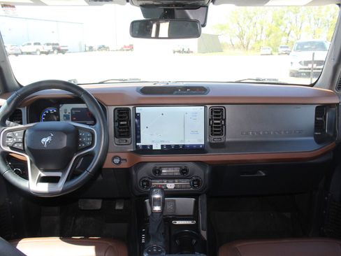 Used 2024 Ford Bronco Outer Banks AWD/4WD image 19